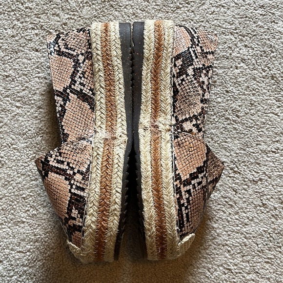 WILD DIVA LOUNGE Tan & Black Snakeskin Print Women’s Espadrilles size 6.5 - Picture 3 of 9